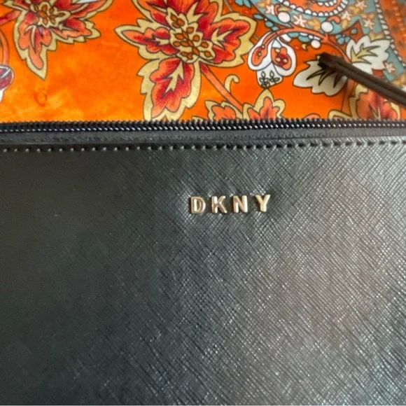 DKNY Black crossbody bag with adjustable strap 100%PVC - Picture 3 of 16